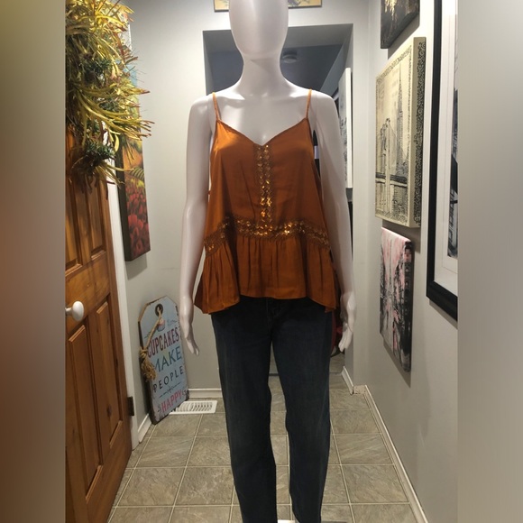 LC Lauren Conrad Tops - Woven Lace-Trim Cami Top in Rust
Lauren Conrad
Size L